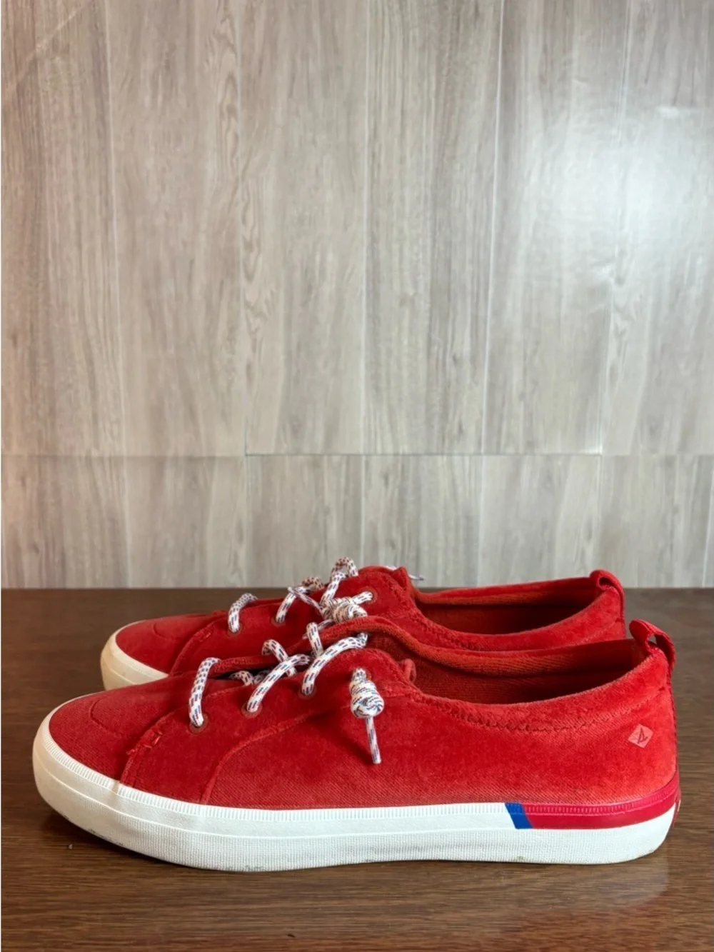Sperry vibrant red